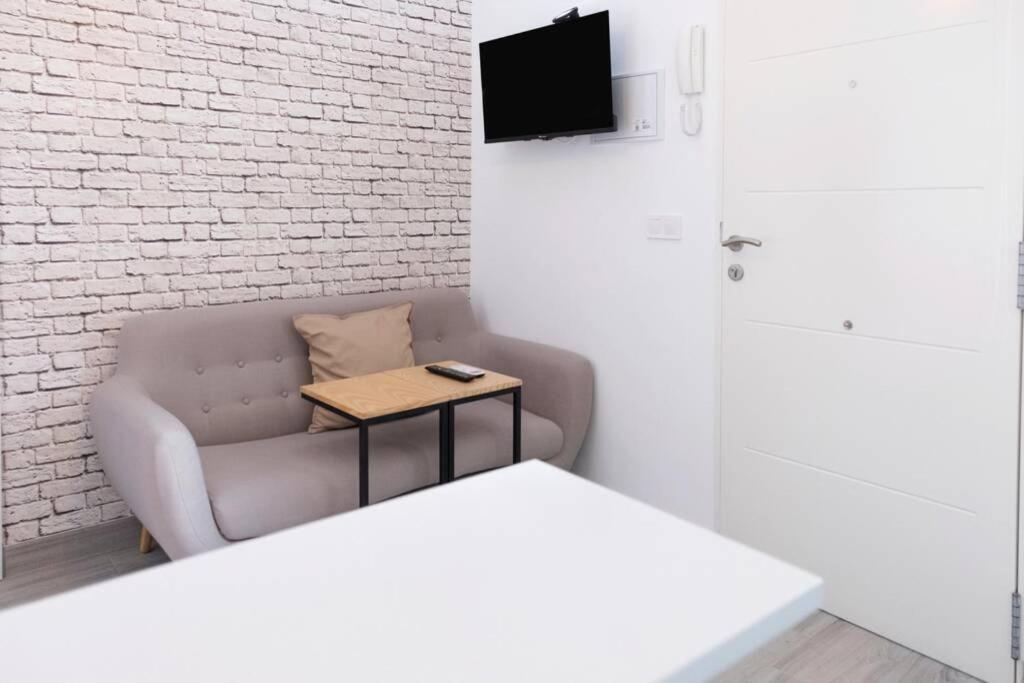 Magnifico Apartamento En Los Remedios Севиля Екстериор снимка